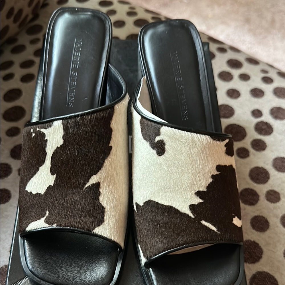 Valerie Stevens Black and Brown Mules with Artistic Design